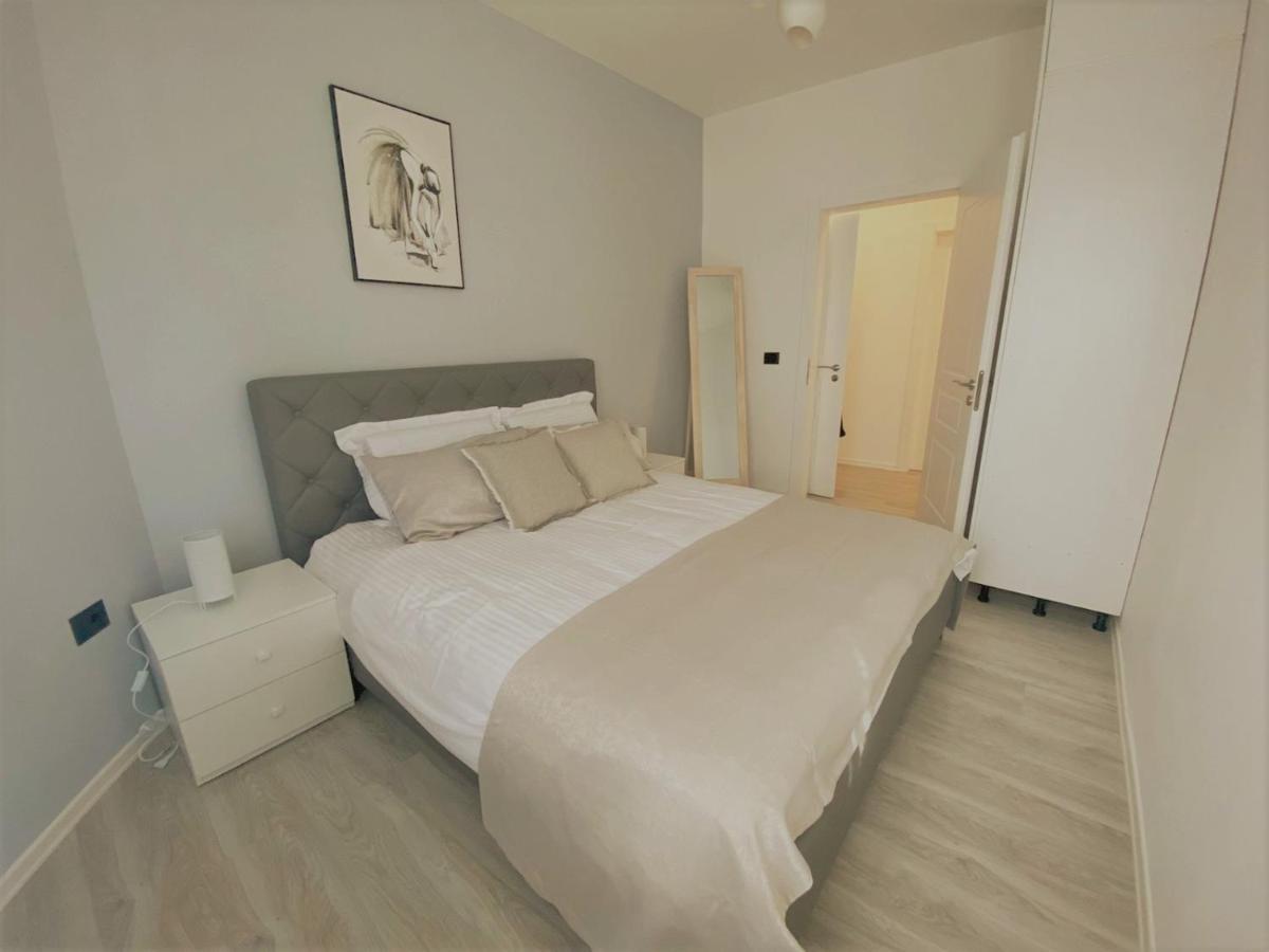 Cozy Central Tirana Apartments Ngoại thất bức ảnh